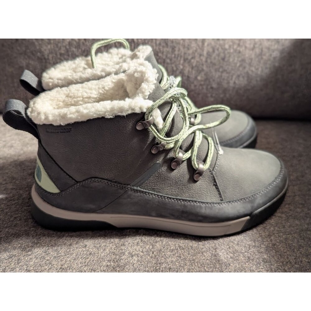 NWOB Women's Sierra Mid Lace Waterproof Insulated Boot  Size 9.5